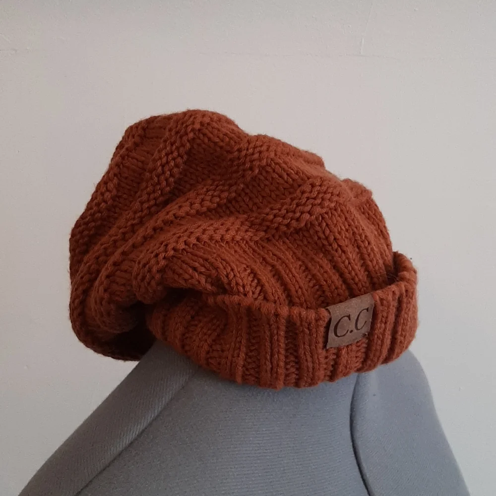 Hand knit hat - Picture 1 of 2
